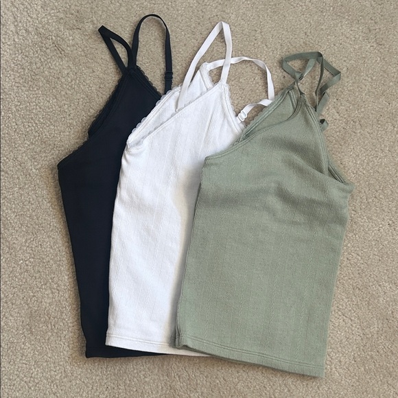 lululemon athletica Tops - Simple cropped tanks
